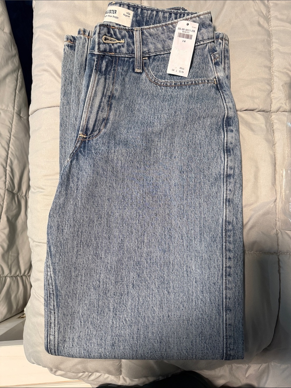 Hollister Women’s Curvy High-Rise Baggy Pants